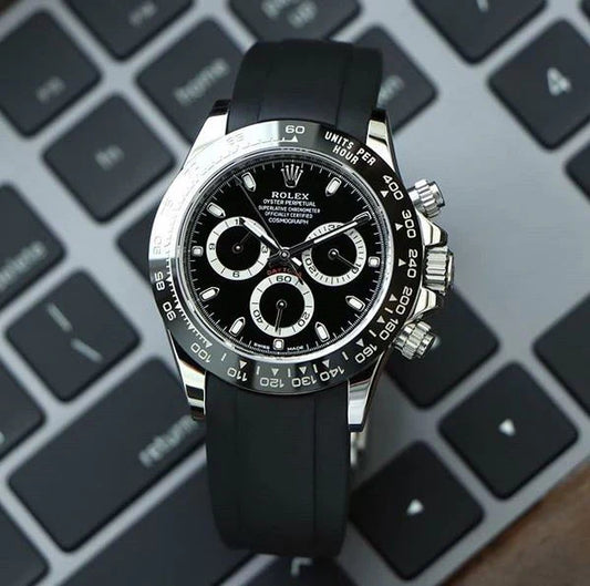 Cosmograph Daytona, reference 126519LN, with a black dial and an Oysterflex bracelet.